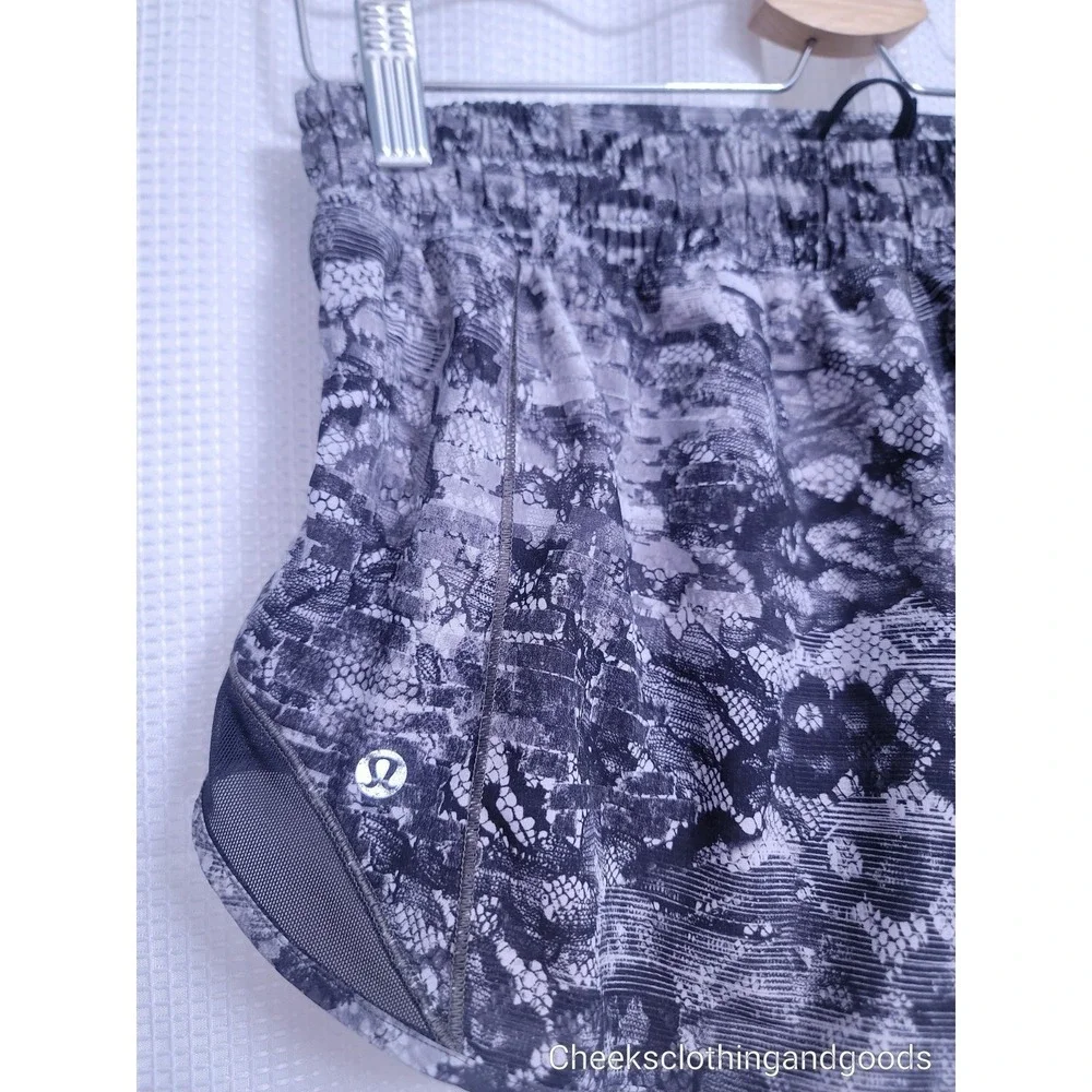 Lululemon 8 Hotty Hot Short II *2.5